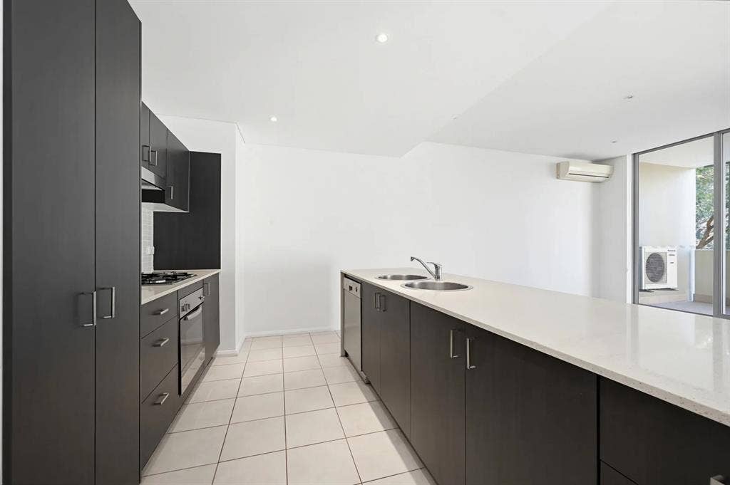 Spacious Apartment - Great Location