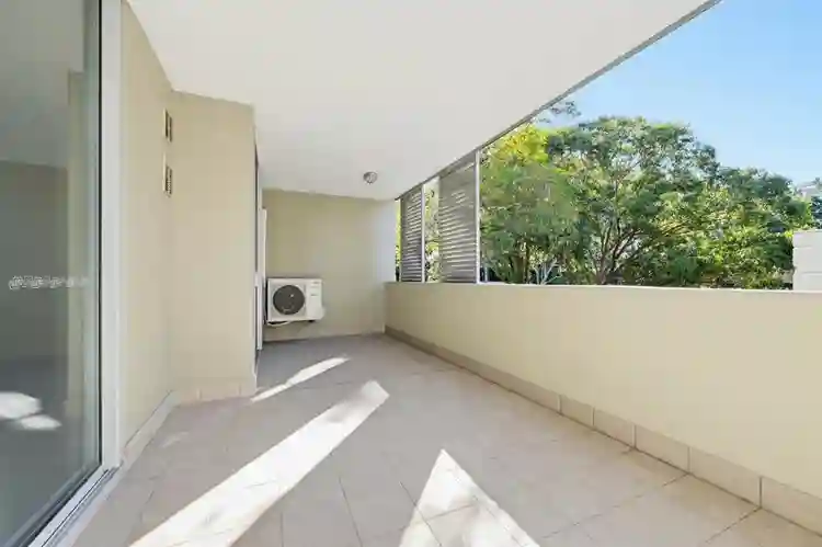 Spacious Apartment - Great Location