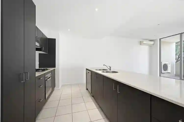 Spacious Apartment - Great Location