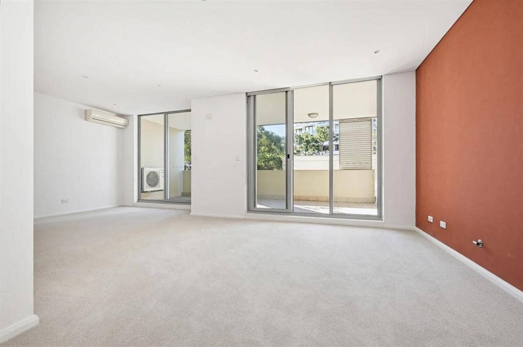 Spacious Apartment - Great Location