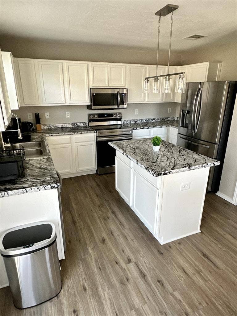 🔥 Room for rent in South Austin