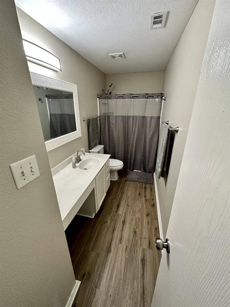 🔥 Room for rent in South Austin