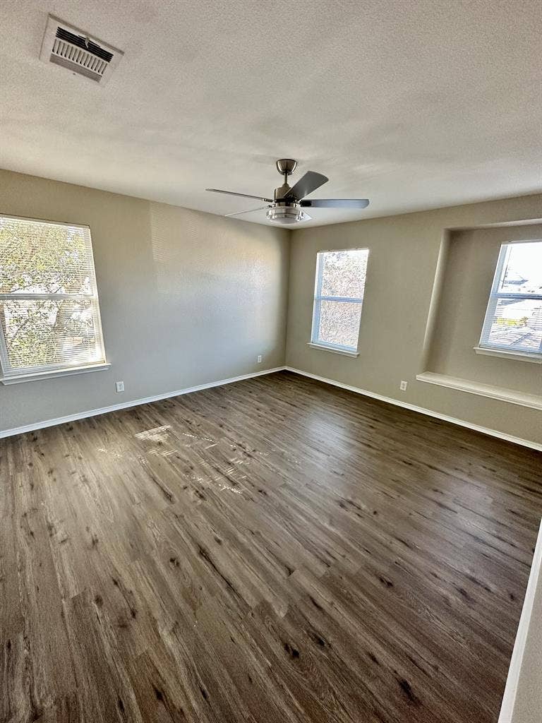 🔥 Room for rent in South Austin