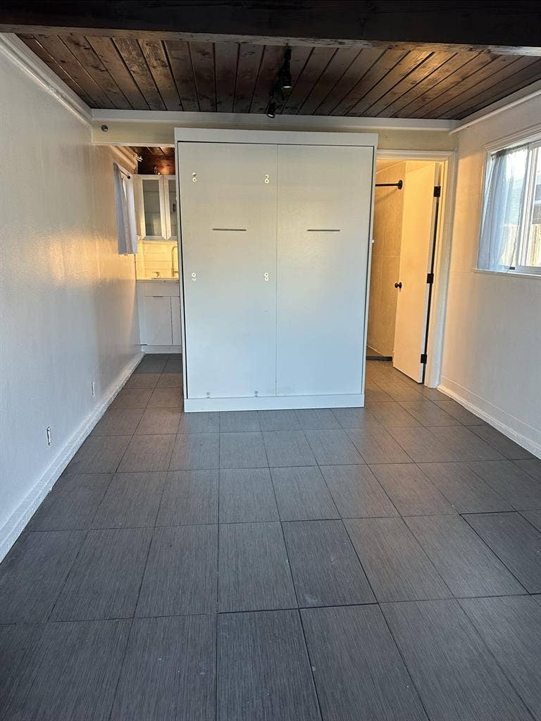 Pet Friendly Studio for Rent