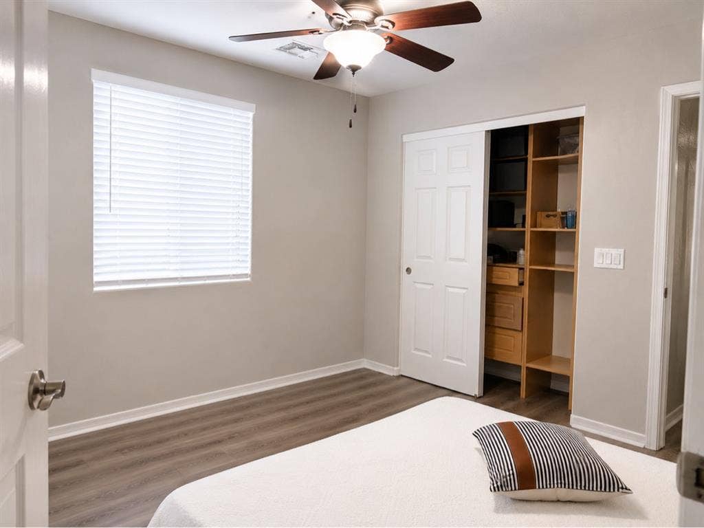 2 Rooms for Rent - North Peoria