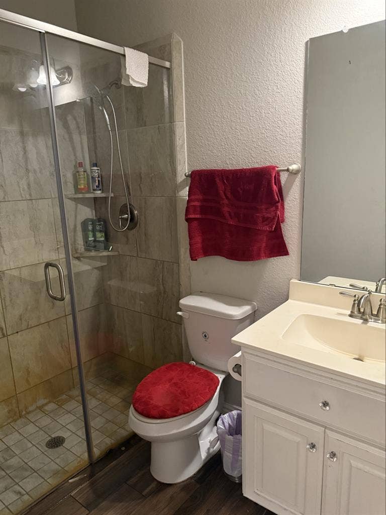 Fully furnished 420 friendly home