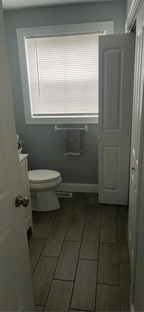 Looking for 2 roomates