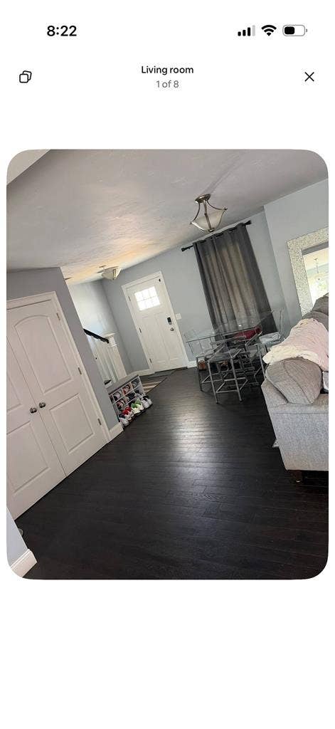 Looking for 2 roomates