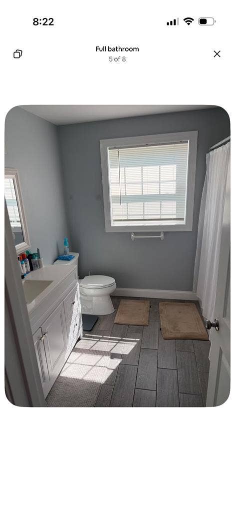Looking for 2 roomates