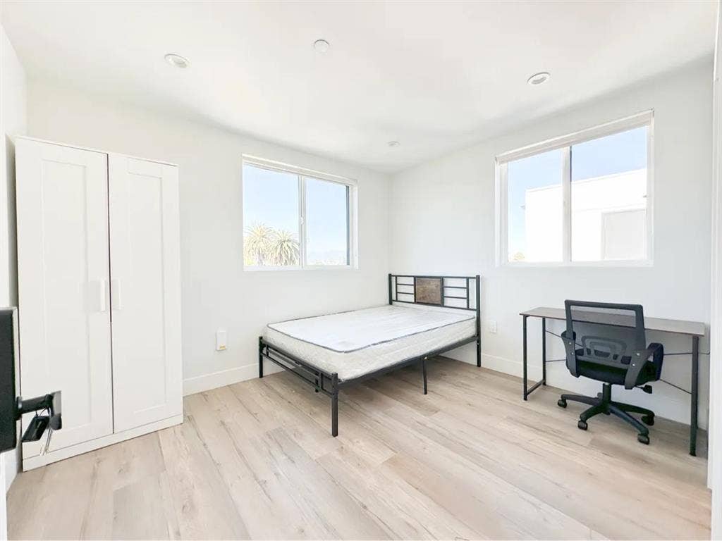 Private Room + Bath | Near USC