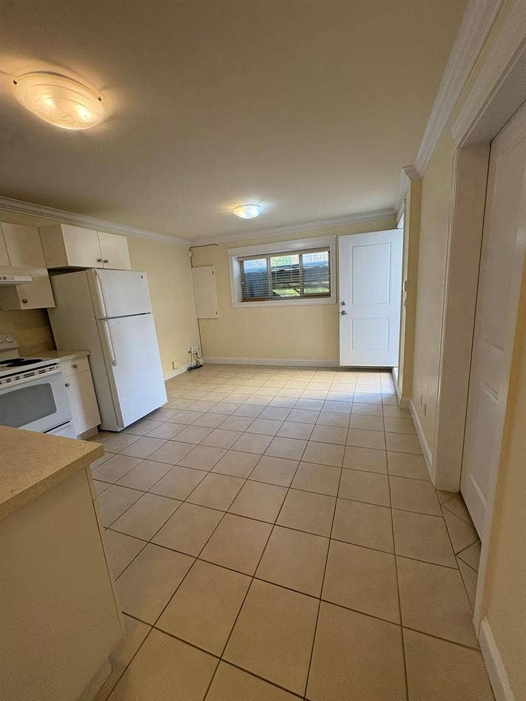 Metrotown Basement Suite 1B1B