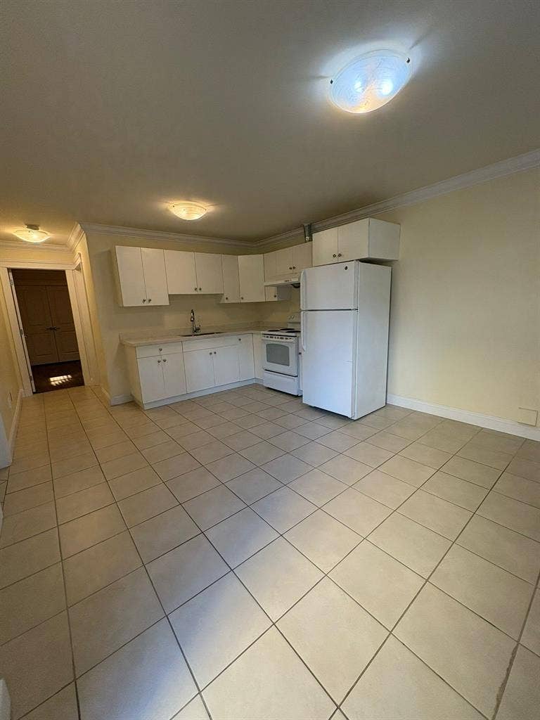 Metrotown Basement Suite 1B1B