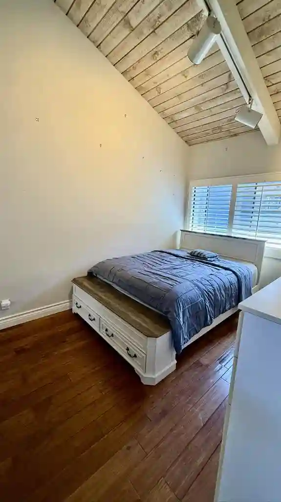 Private furnished room in Cent City