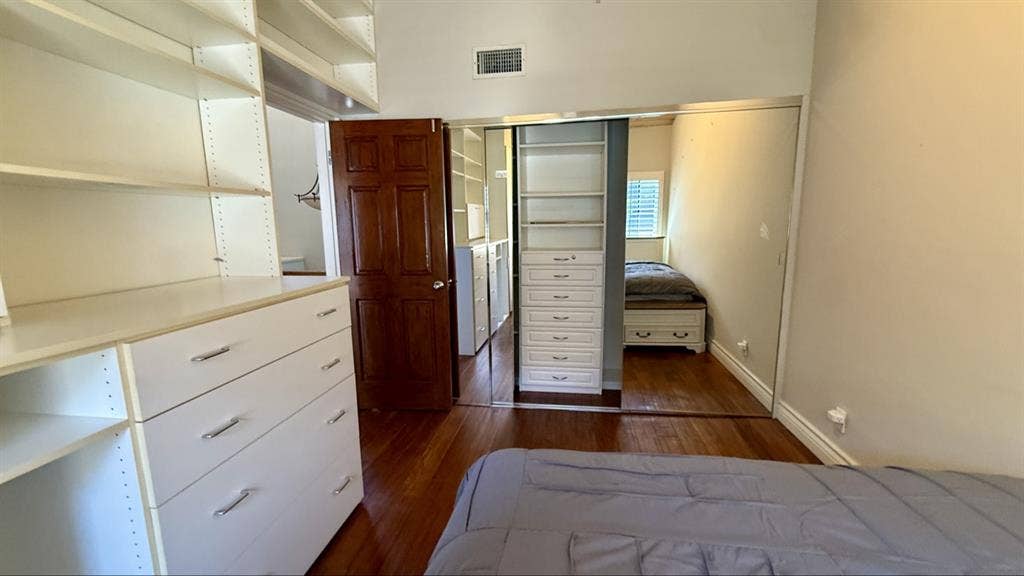 Private furnished room in Cent City