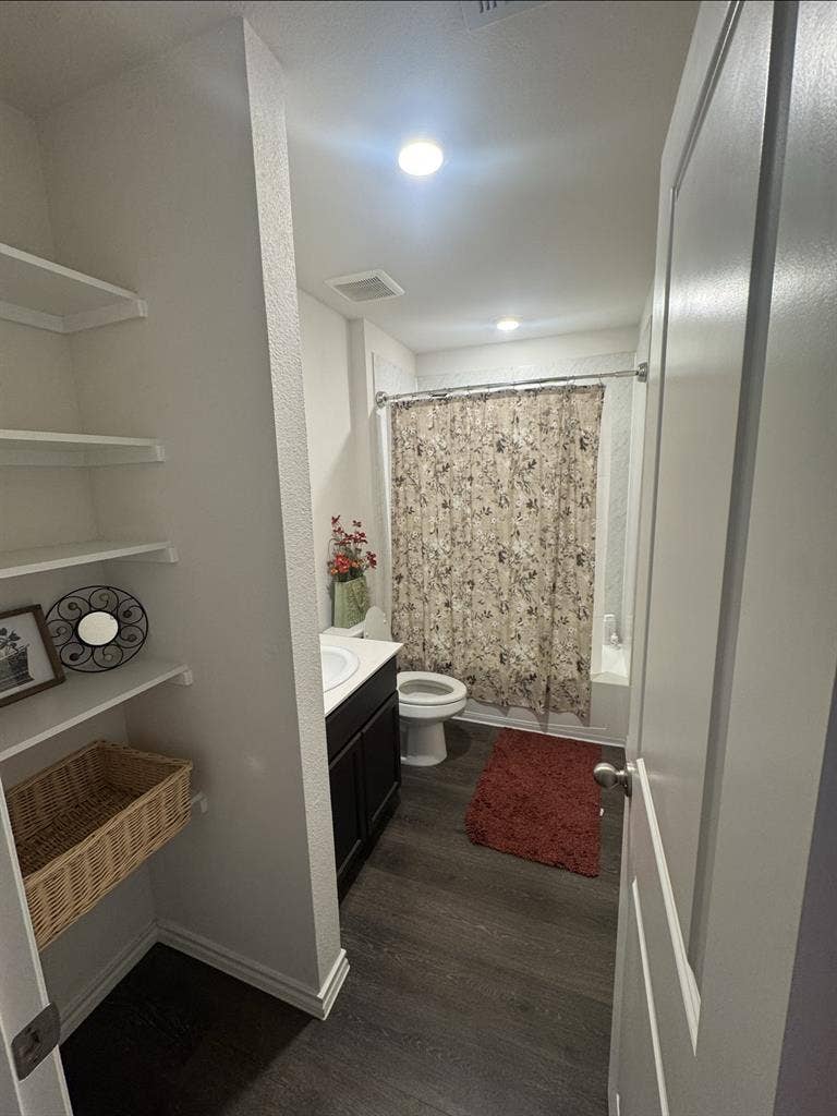 Room for rent-utilities included