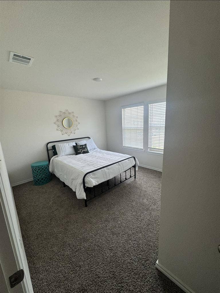 Room for rent-utilities included