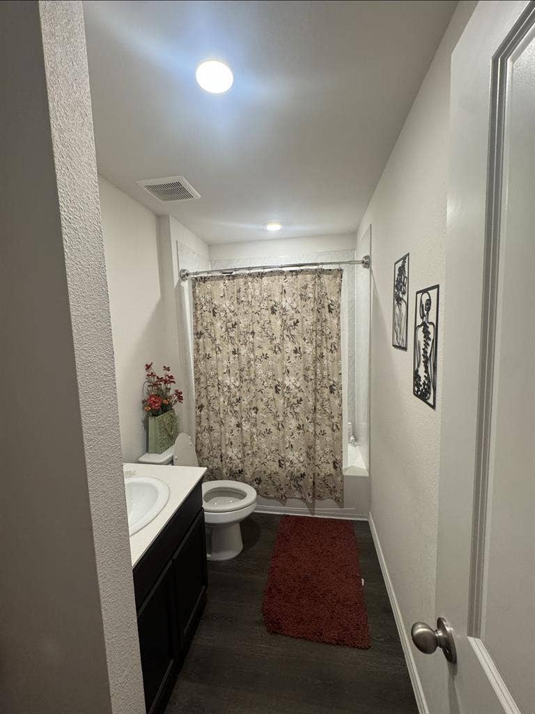 Room for rent-utilities included