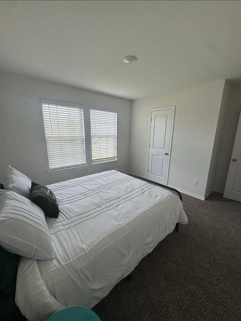 Room for rent-utilities included