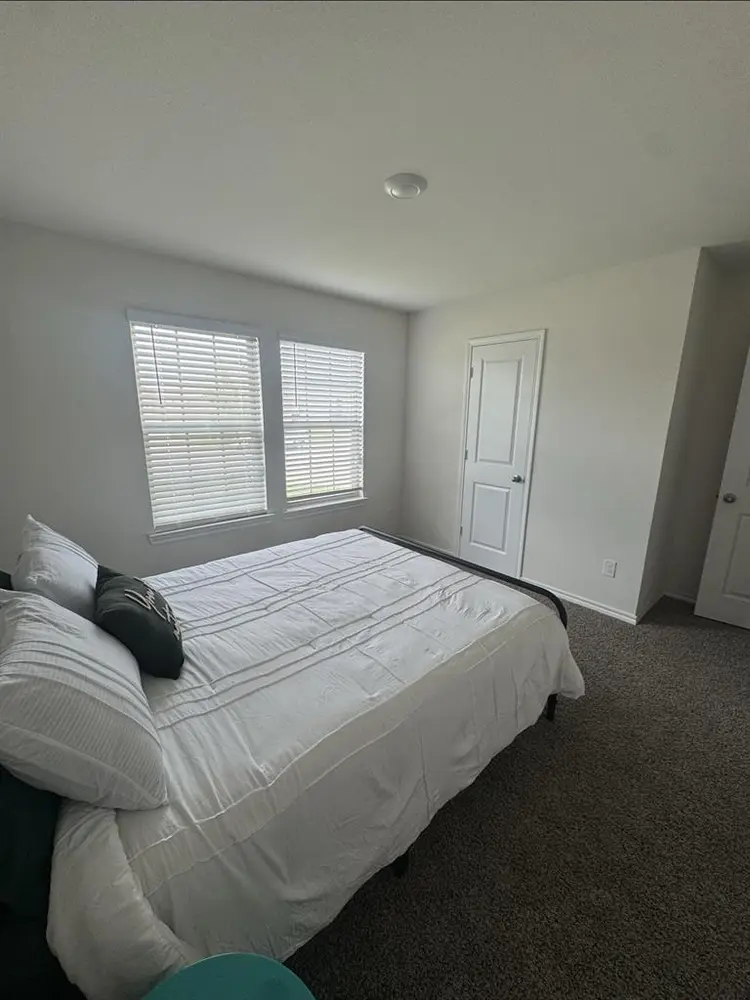 Room for rent-utilities included