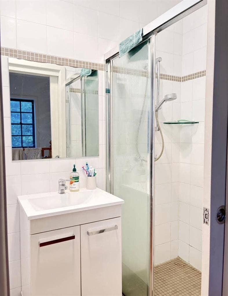 1 Large Room in Randwickk