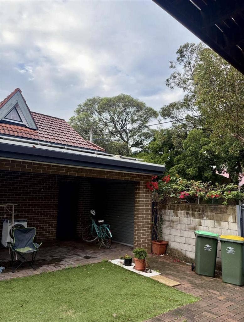 1 Large Room in Randwickk