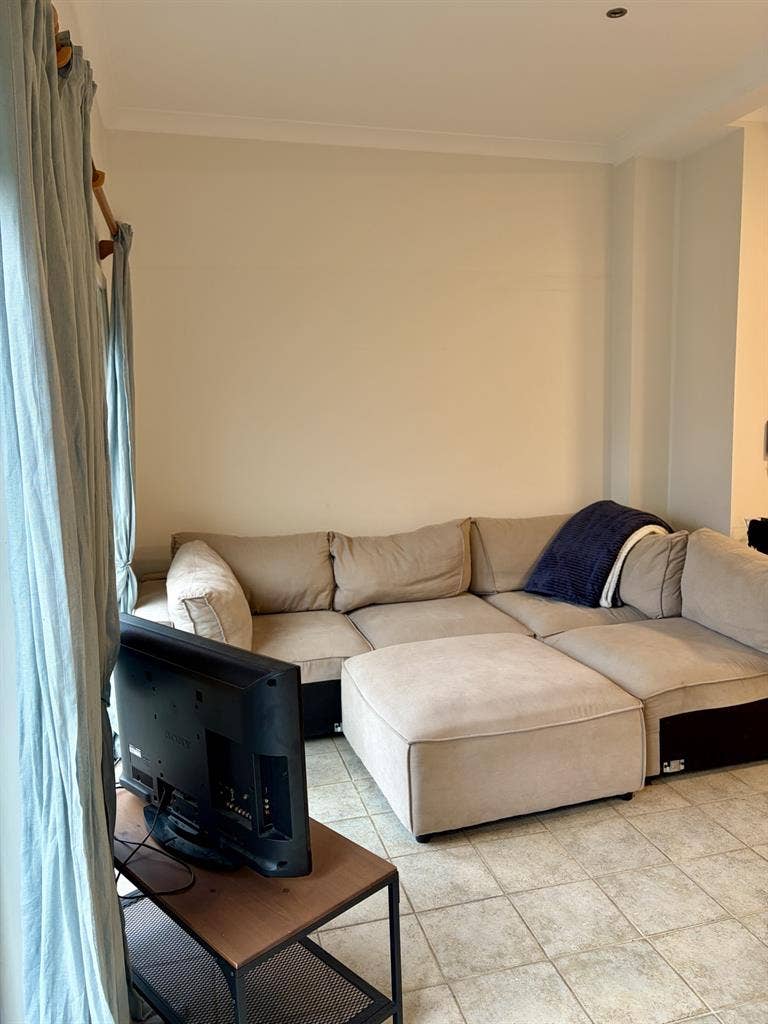1 Large Room in Randwickk