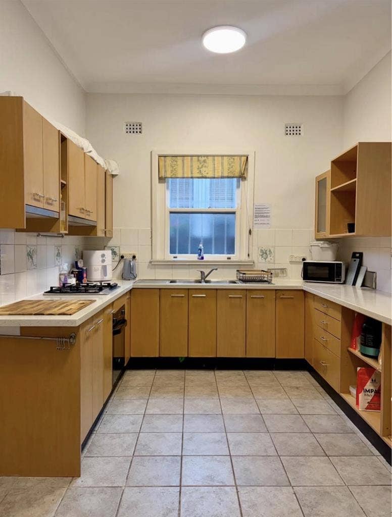 1 Large Room in Randwickk