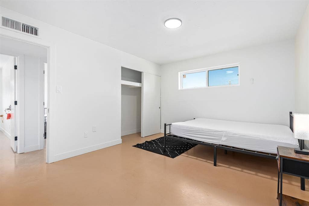 PRIVATE FURNISHED ROOM – $880/MONTH