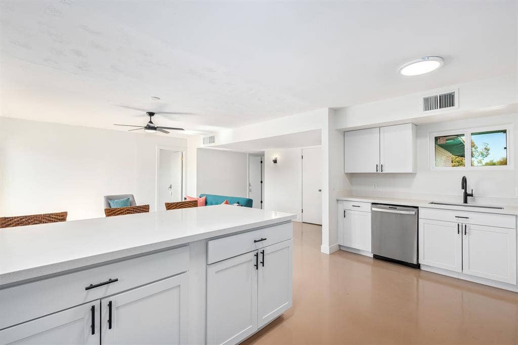 PRIVATE FURNISHED ROOM – $880/MONTH