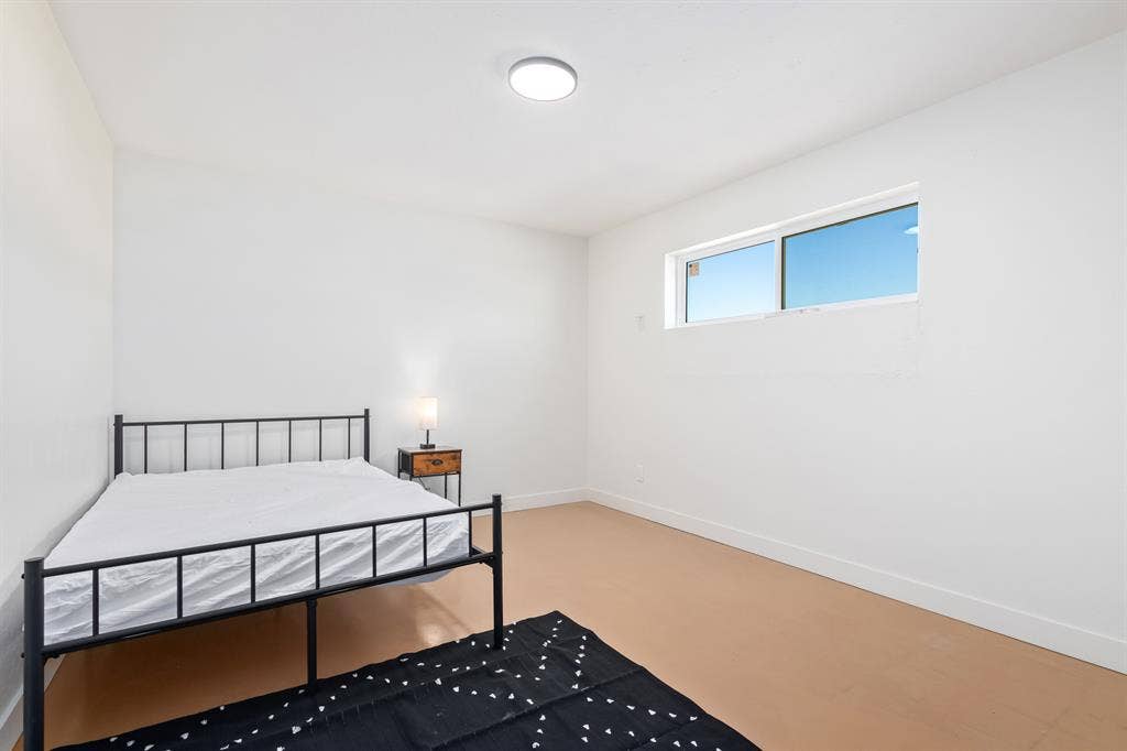 PRIVATE FURNISHED ROOM – $730/MONTH