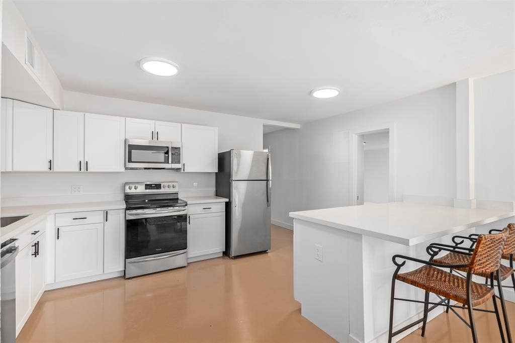 PRIVATE FURNISHED ROOM – $730/MONTH