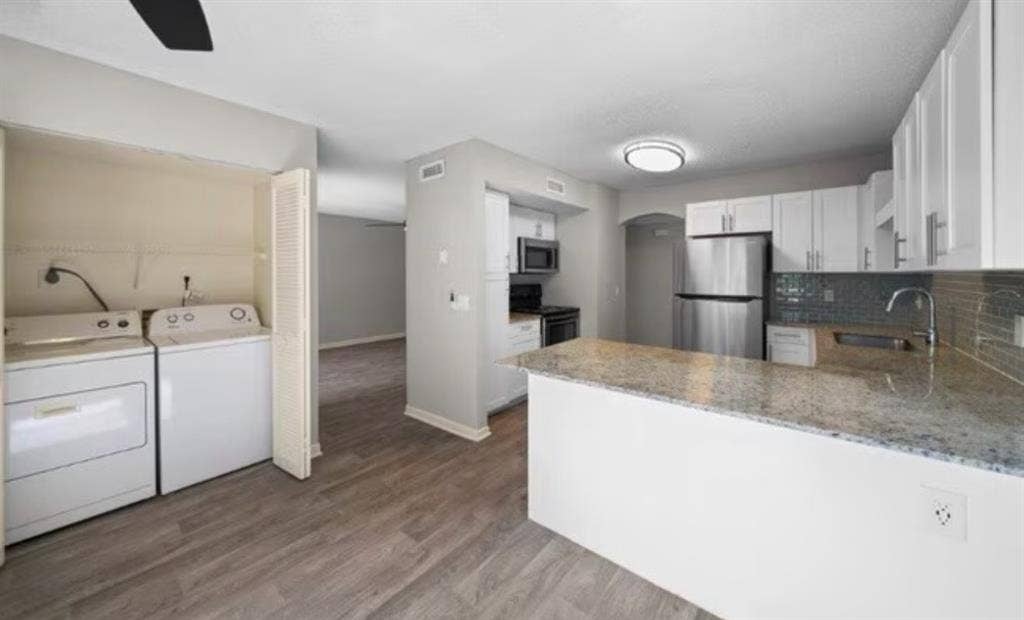 Looking for female roommate 3Bd