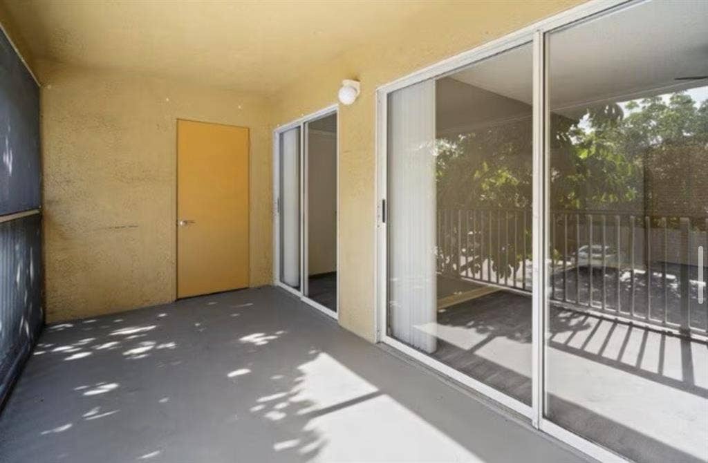 Looking for female roommate 3Bd
