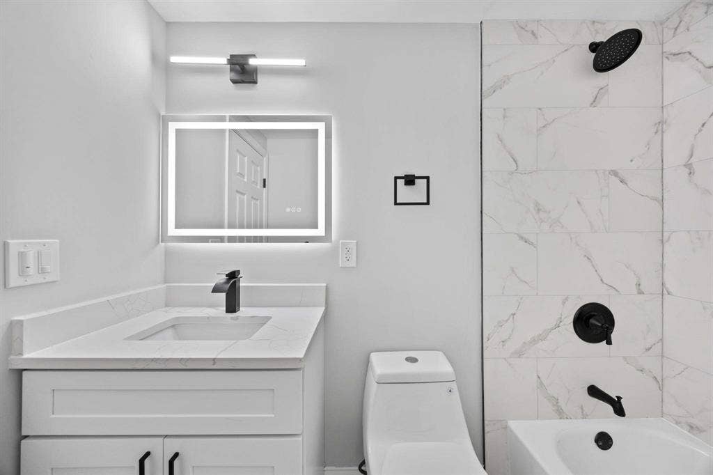 Renovated Close to waterfront parks