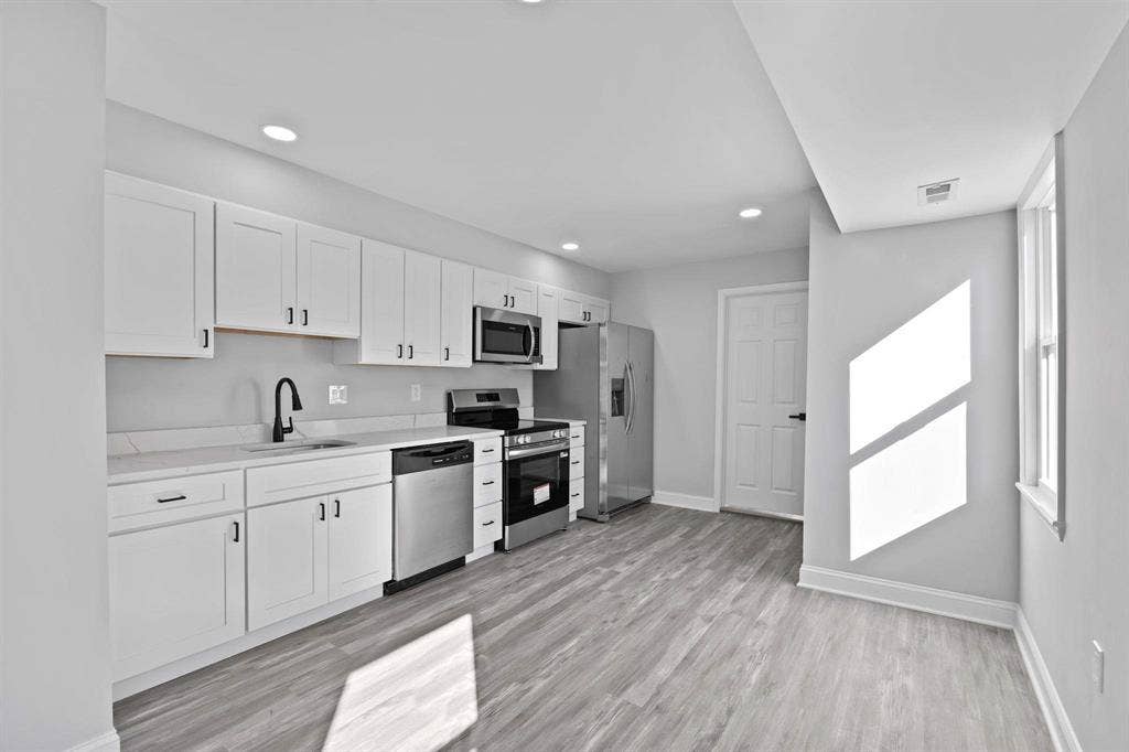 Renovated Close to waterfront parks