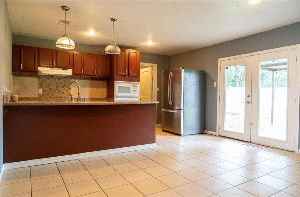 Furnished Rooms Available
