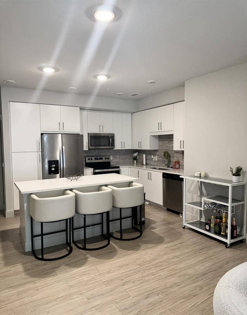 Private furnished quiet room & bath
