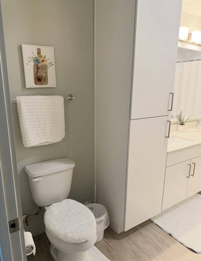 Private furnished quiet room & bath