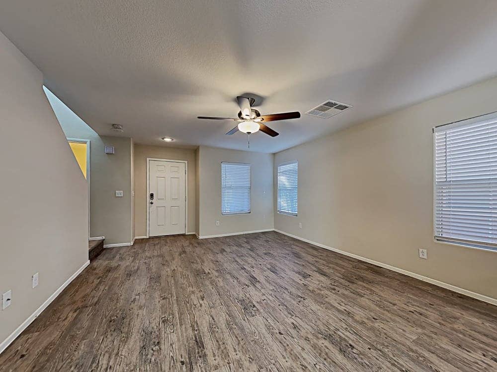 Room In Amenity-Rich Vegas Home