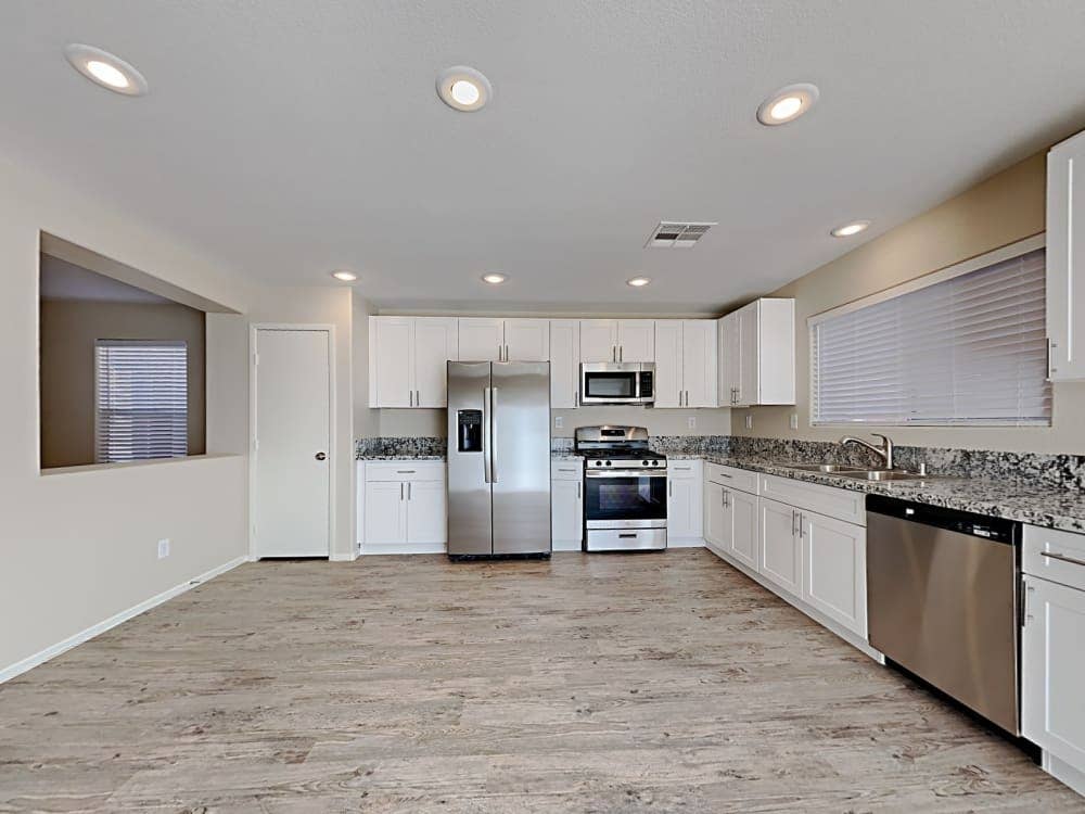 Room In Amenity-Rich Vegas Home