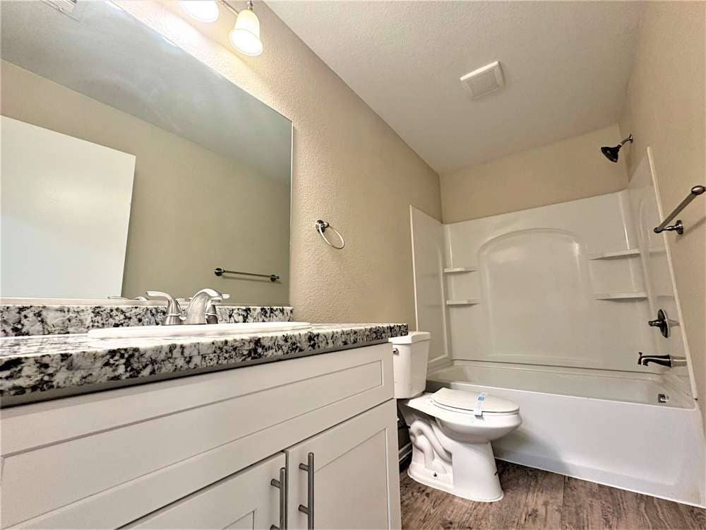 Room In Amenity-Rich Vegas Home