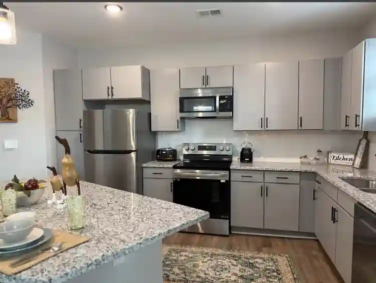 3 Bedroom 2 Bathroom home w Garage