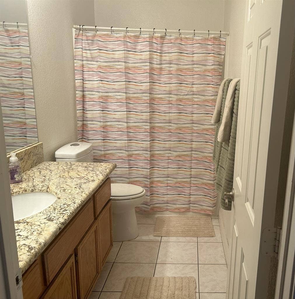 1 Bdrm + Bonus Room + Private bath