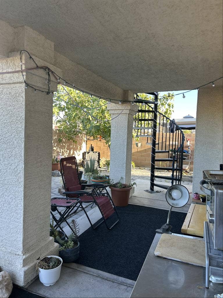 1 Bdrm + Bonus Room + Private bath