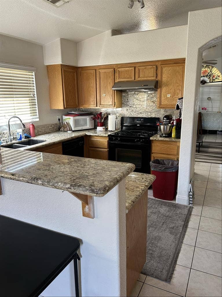 1 Bdrm + Bonus Room + Private bath