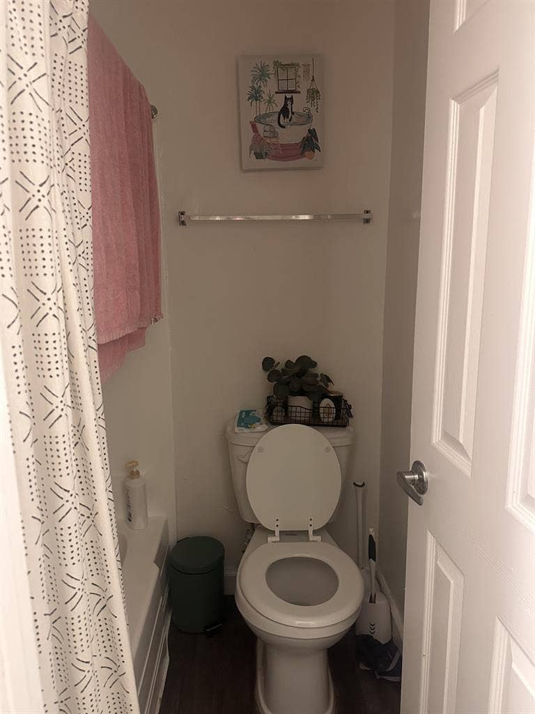 ISO roommate for 2bd/1ba in August