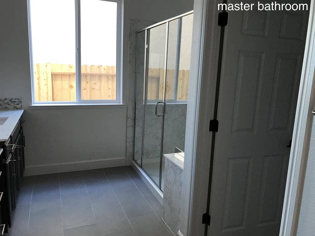 1,200/1,350 - 2 Rooms in 3-BR House