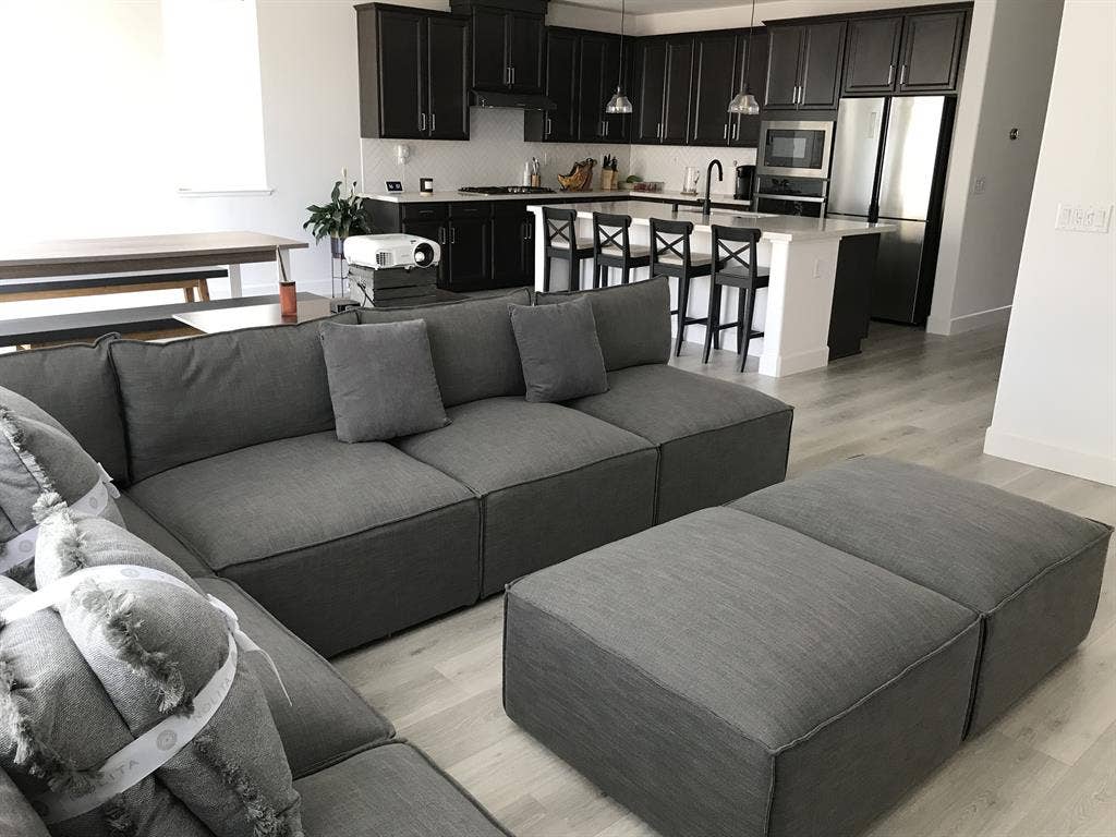 1,200/1,350 - 2 Rooms in 3-BR House