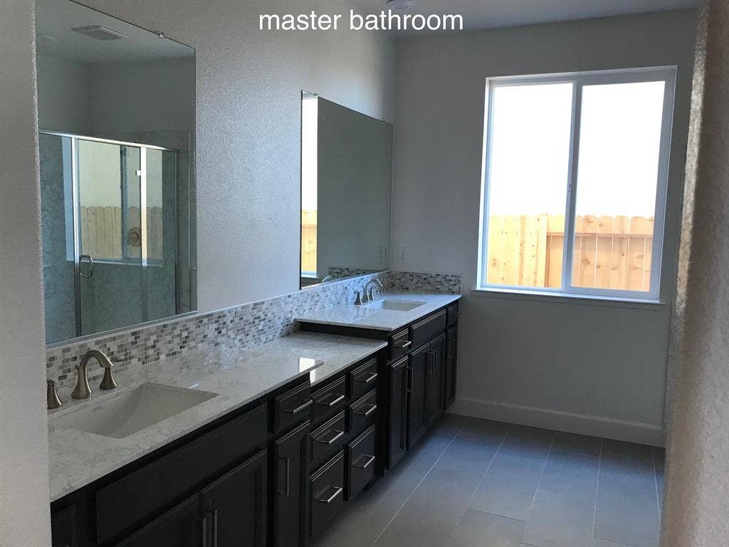 1,200/1,350 - 2 Rooms in 3-BR House
