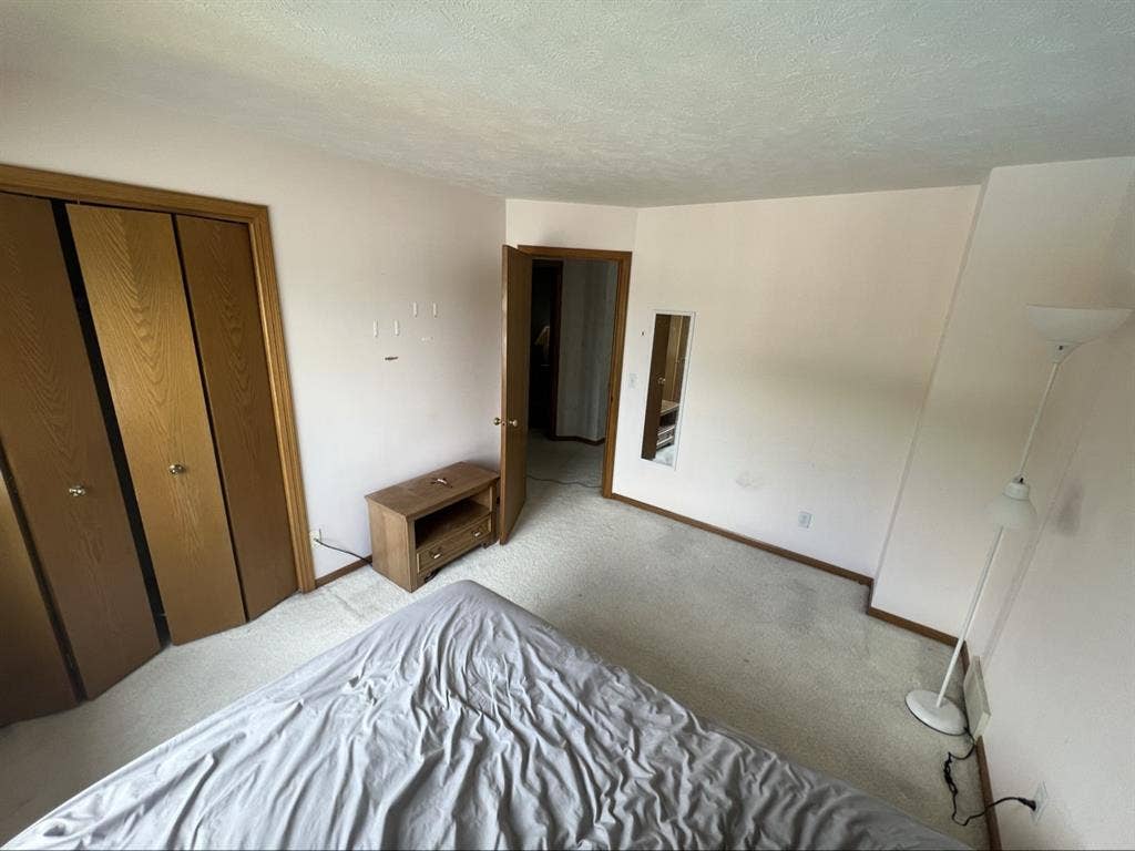 Looking for a roommate in Omaha.